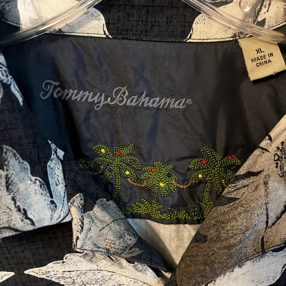 Tommy Bahama Hawaiian buttoned down aloha shirt